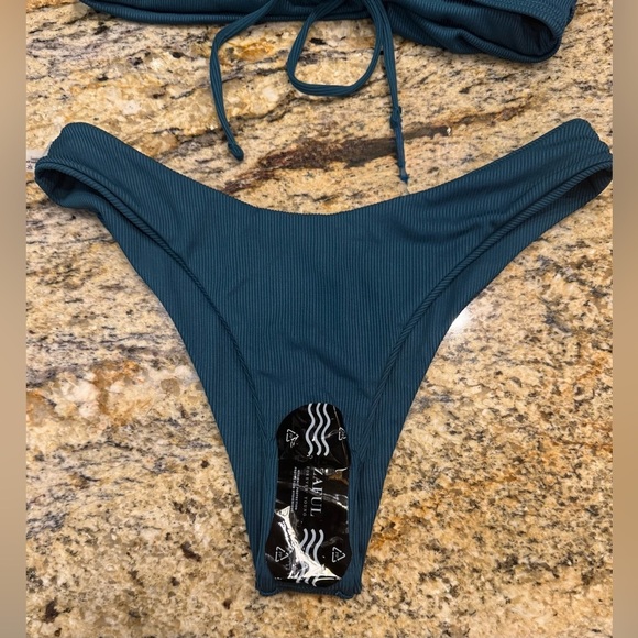 Bikini Bandeau Top and Cheeky Bottoms Size M(6) Removable Pads - Picture 3 of 6